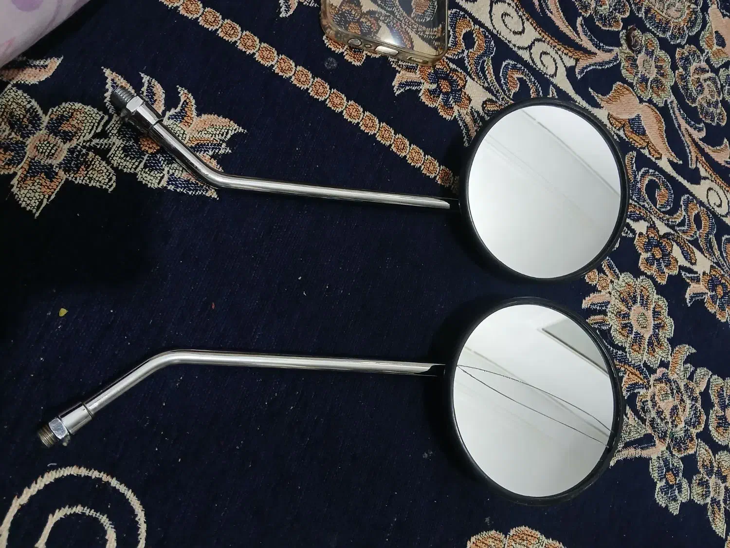 آینه|آینه|نسیم‌شهر, |دیوار