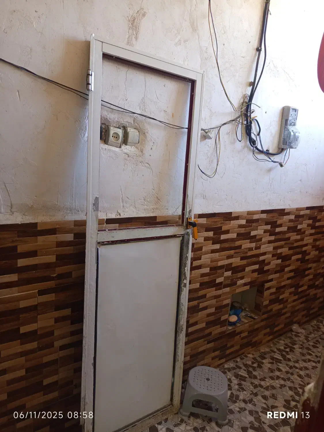 کاملا سالم|لوازم حمام|خان ببین, |دیوار