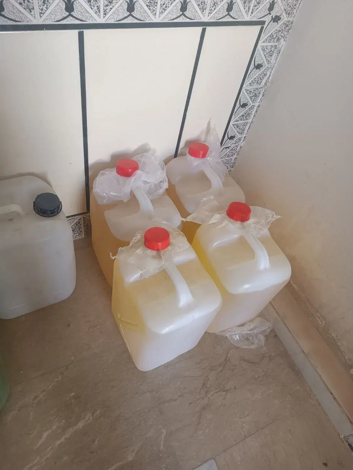 گالن|ظروف نگهدارنده، پلاستیکی، یکبارمصرف|زابل, |دیوار