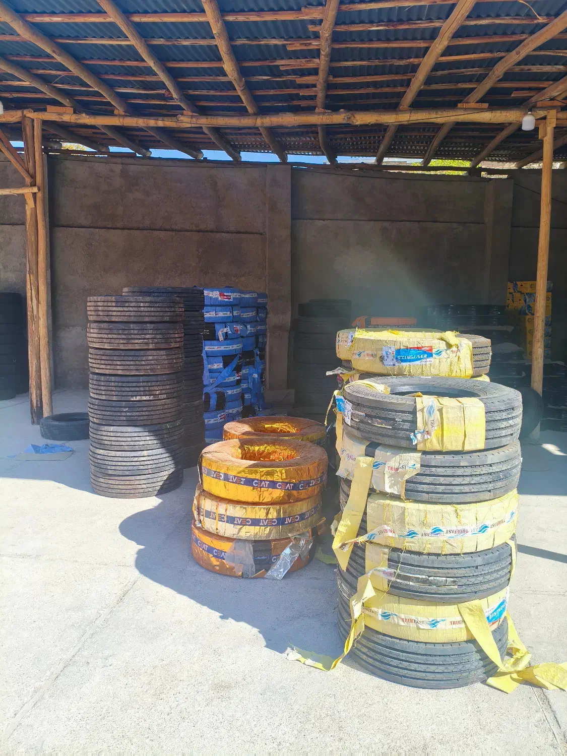 لاستیک نیسان بادسان هیوندا فورس کاویان خاور جک|قطعات یدکی و لوازم جانبی|شیراز, بالا کفت|دیوار