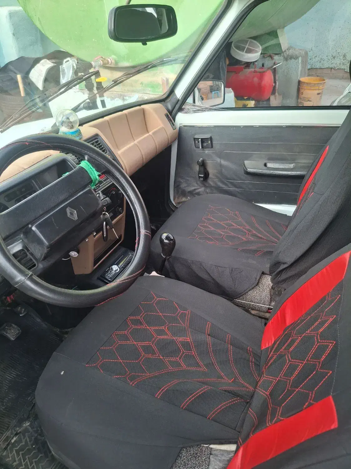 رنو ۵ سفید ۱۳۷۰|خودرو سواری و وانت|شهرضا, |دیوار