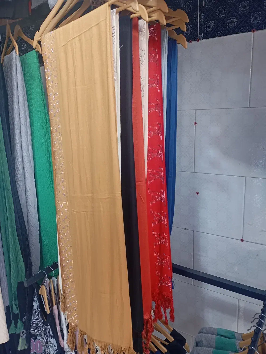 شال عمده و تک|لباس|ارومیه, |دیوار