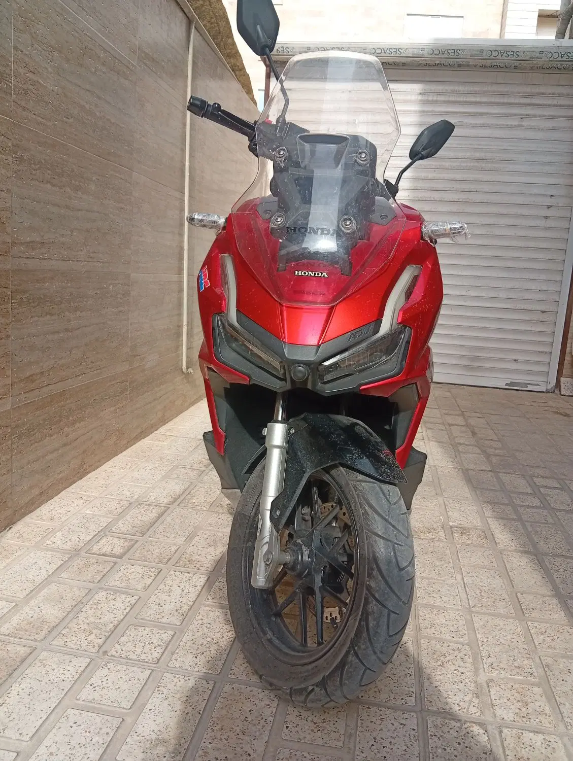 adv 160cc|موتورسیکلت|رباط‌کریم, رباط‌کریم|دیوار
