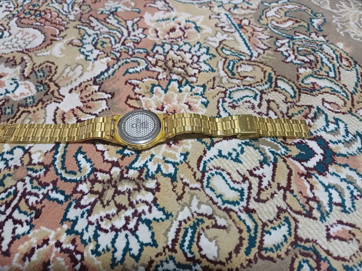 ساعت بسیار نو وتمیز بارنگ ثابت|ساعت|بندر ماهشهر, |دیوار