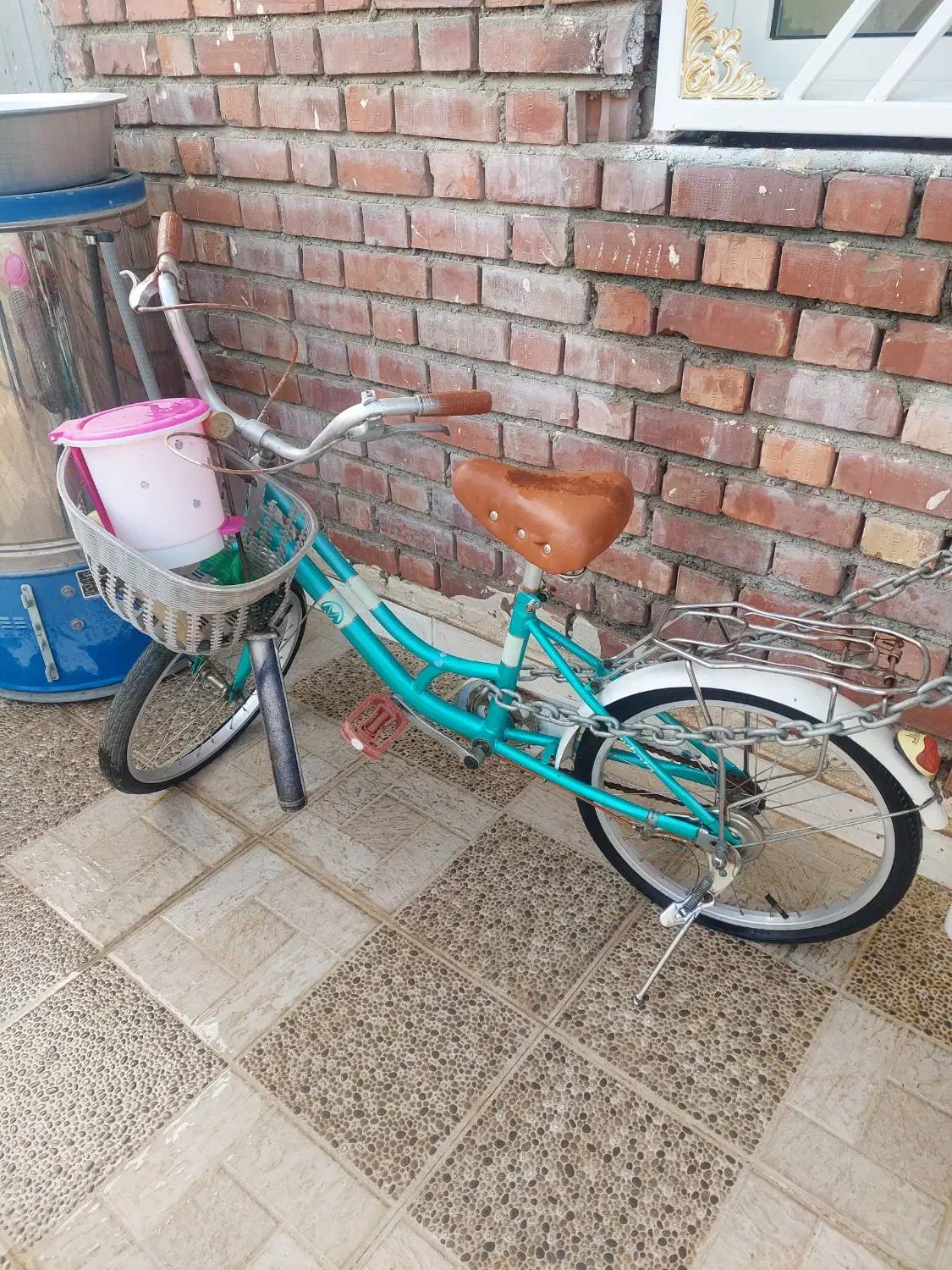 دوچرخه.|دوچرخه، اسکیت، اسکوتر|کهنوج, |دیوار