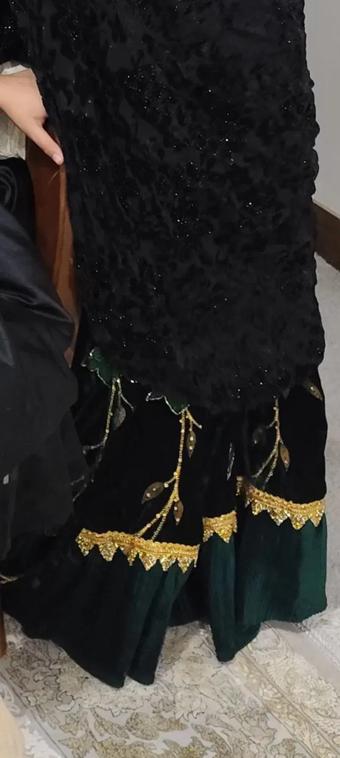 لباس محلی سبز ابریشمی|لباس|دهدشت, |دیوار