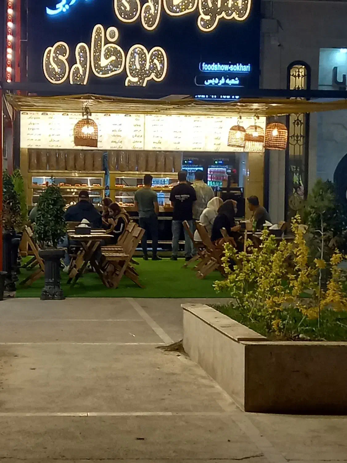 استخدام آشپز و صندوق دار تمام وقت و پاره وقت|استخدام خدمات فروشگاه و رستوران|فردیس, دهکده|دیوار