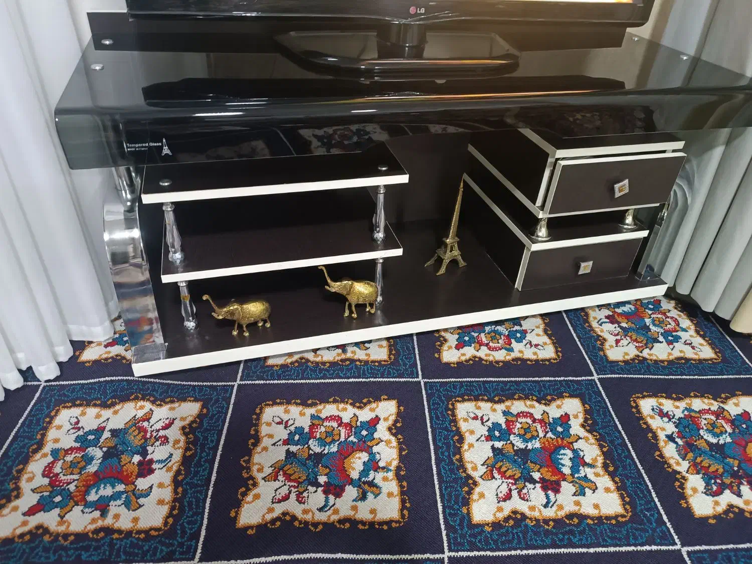 زیر تلویزیون|میز تلویزیون|کاغذکنان, |دیوار