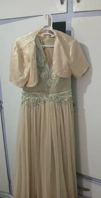 لباس مجلسی|لباس|گالیکش, |دیوار