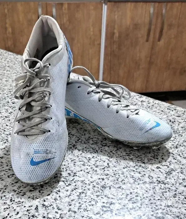 کفش استوک|کیف، کفش، کمربند|شیراز, محراب|دیوار