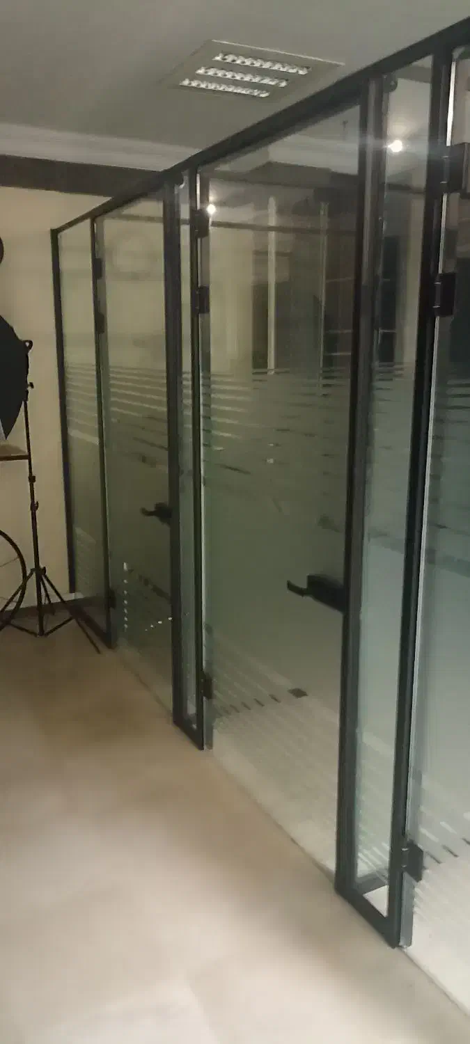 پارتیشن شیشه‌ای آماده نصب با فریم آلومینیوم|دفتر کار|تهران, میرداماد|دیوار