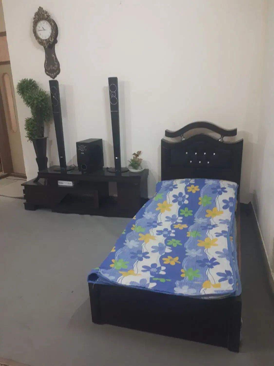 فروش تخت یک نفره،میز تلوزیون|تخت و سرویس خواب|تربت جام, پاسداران|دیوار