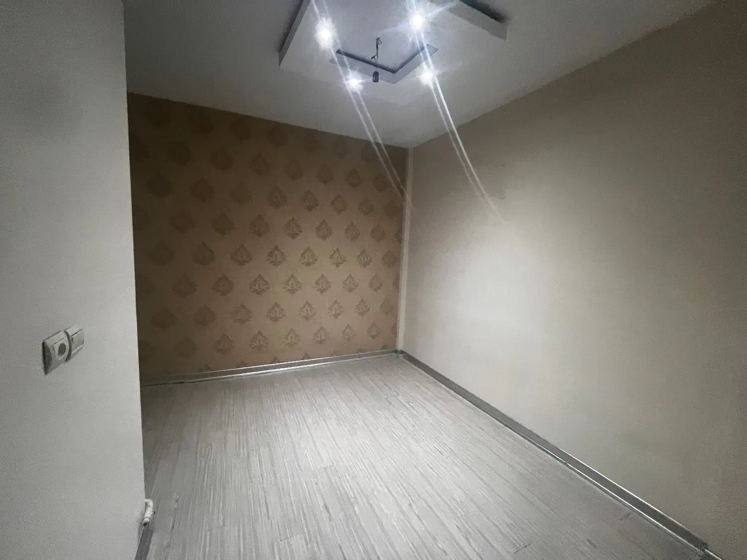 ۷۷ متری ۲ خوابه تک واحدی