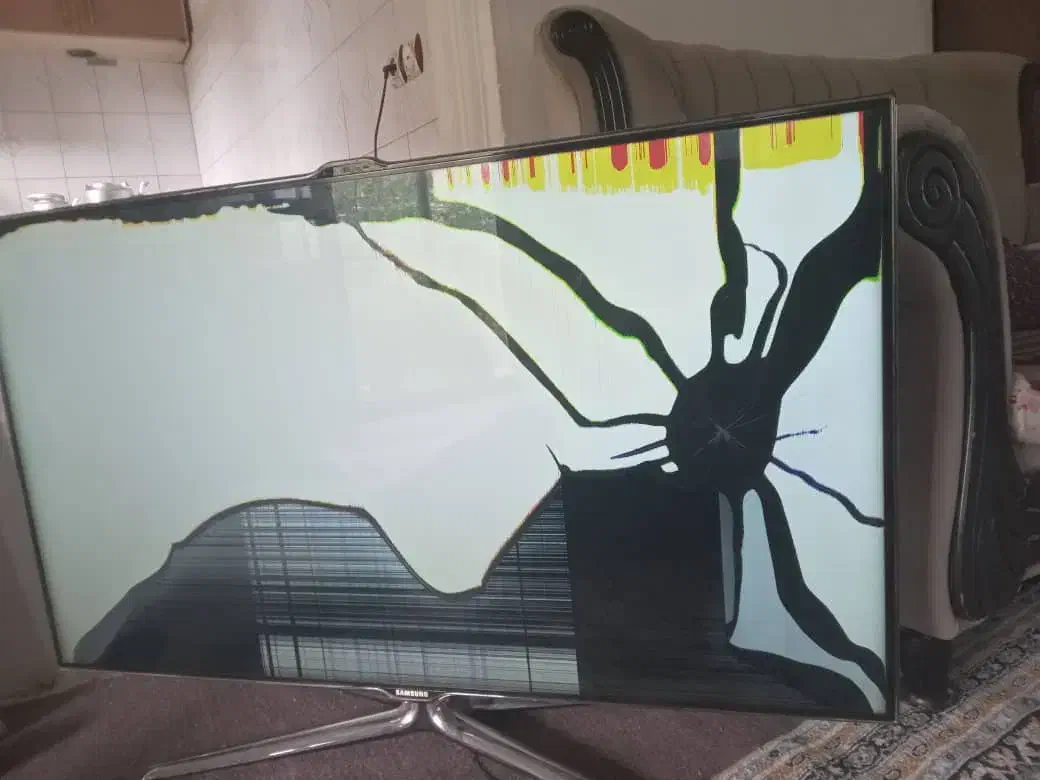انواع تلویزیون های خراب و پنل شکسته|تلویزیون و پروژکتور|چالوس, |دیوار
