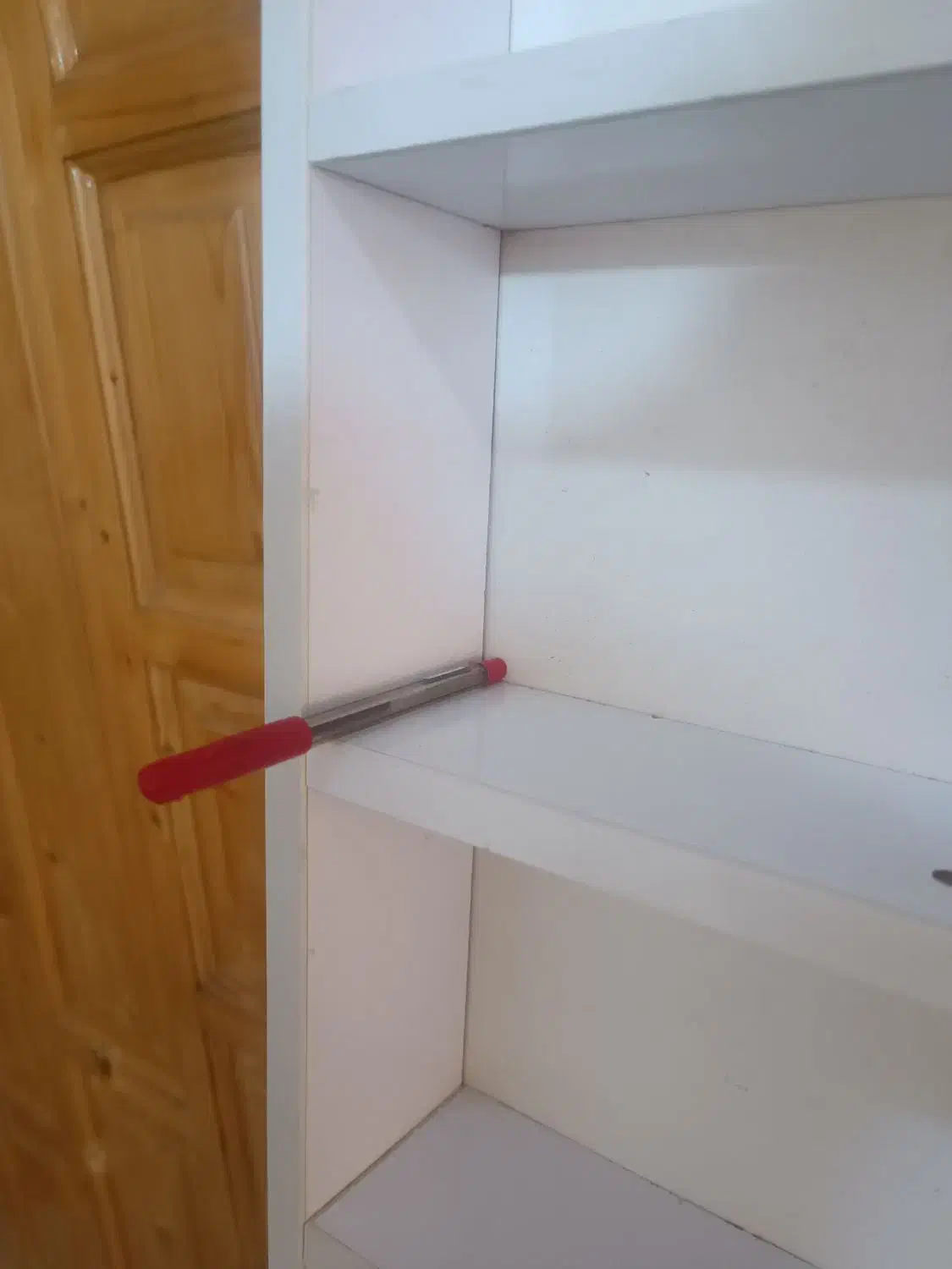 شلف مناسب برای نسب در دیوار و چهار پایه چوبی|کتابخانه، شلف، قفسههای دیواری|بوشهر, |دیوار