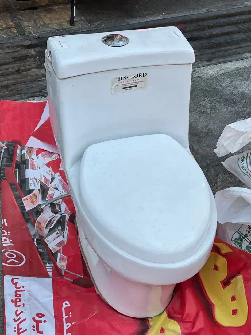 توالت فرنگی در حد نو بدون شکستگی|لوازم سرویس بهداشتی|اندیشه, اندیشه فاز ۱|دیوار