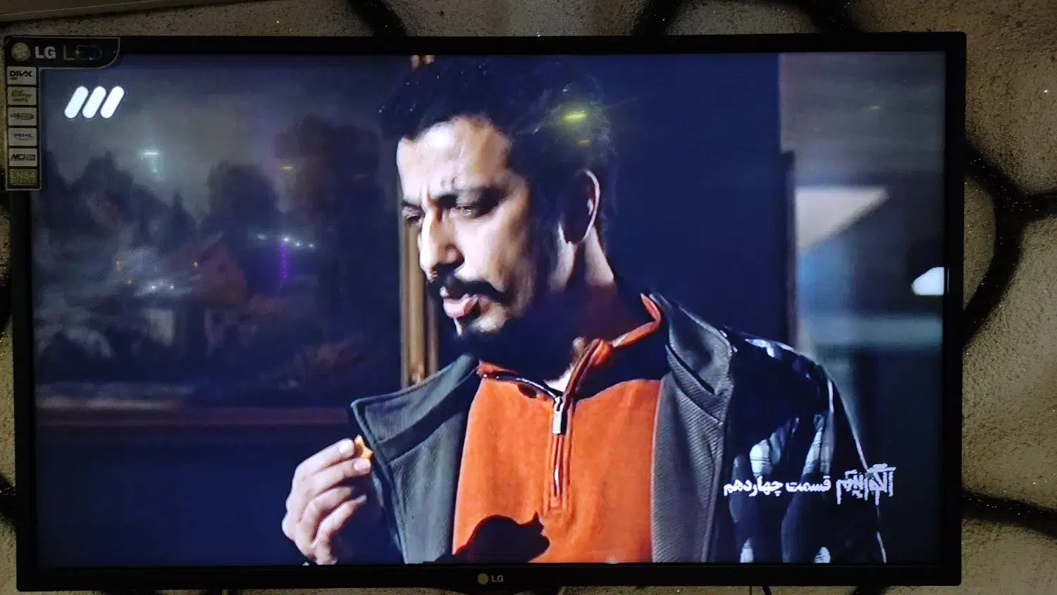 تلویزیون ۴۳ اینچ ال جی و یک عدد تلویزیون ۳۲ اینچ|تلویزیون و پروژکتور|لنگرود, |دیوار