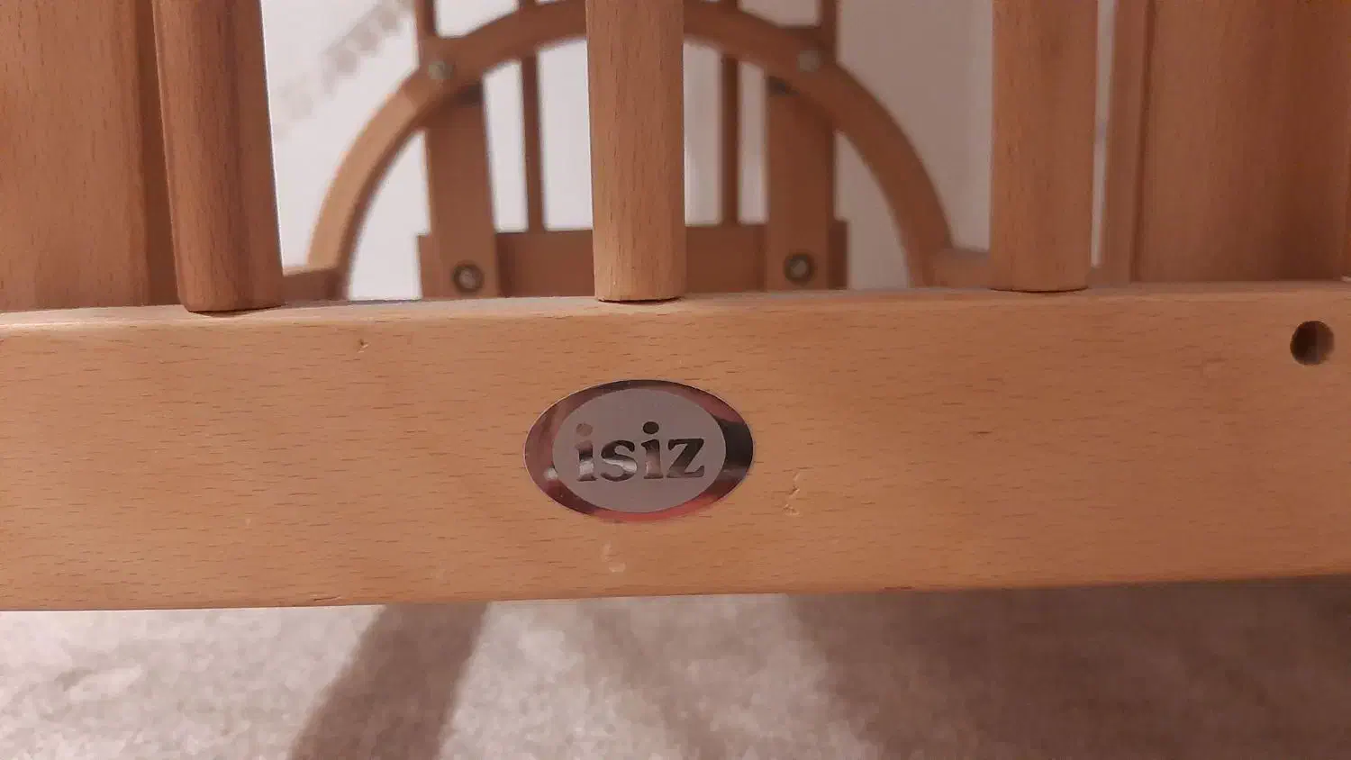 گهواره چوبی خارجی برندisiz و آویز موزیکال|تخت و صندلی بچه|تهران, کوی بیمه|دیوار