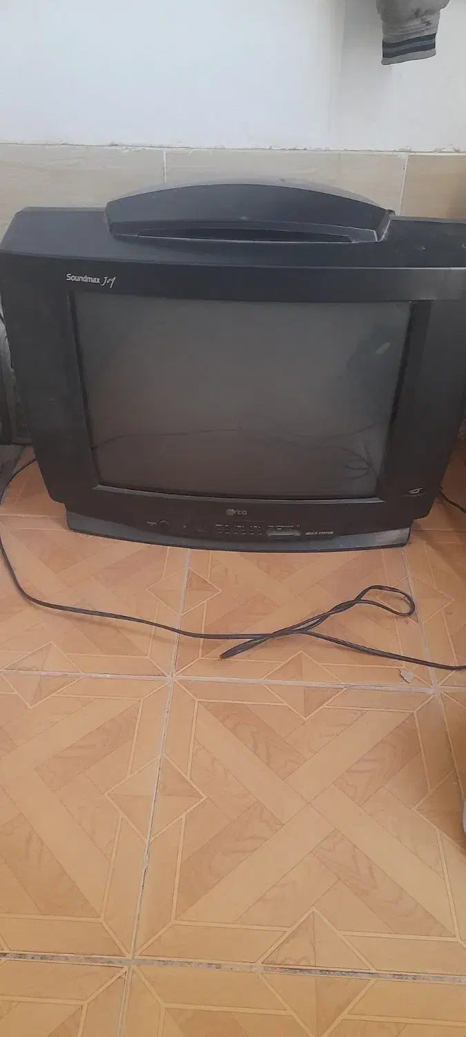 تلوزیون رنگی سالم|تلویزیون و پروژکتور|مبارکه, |دیوار