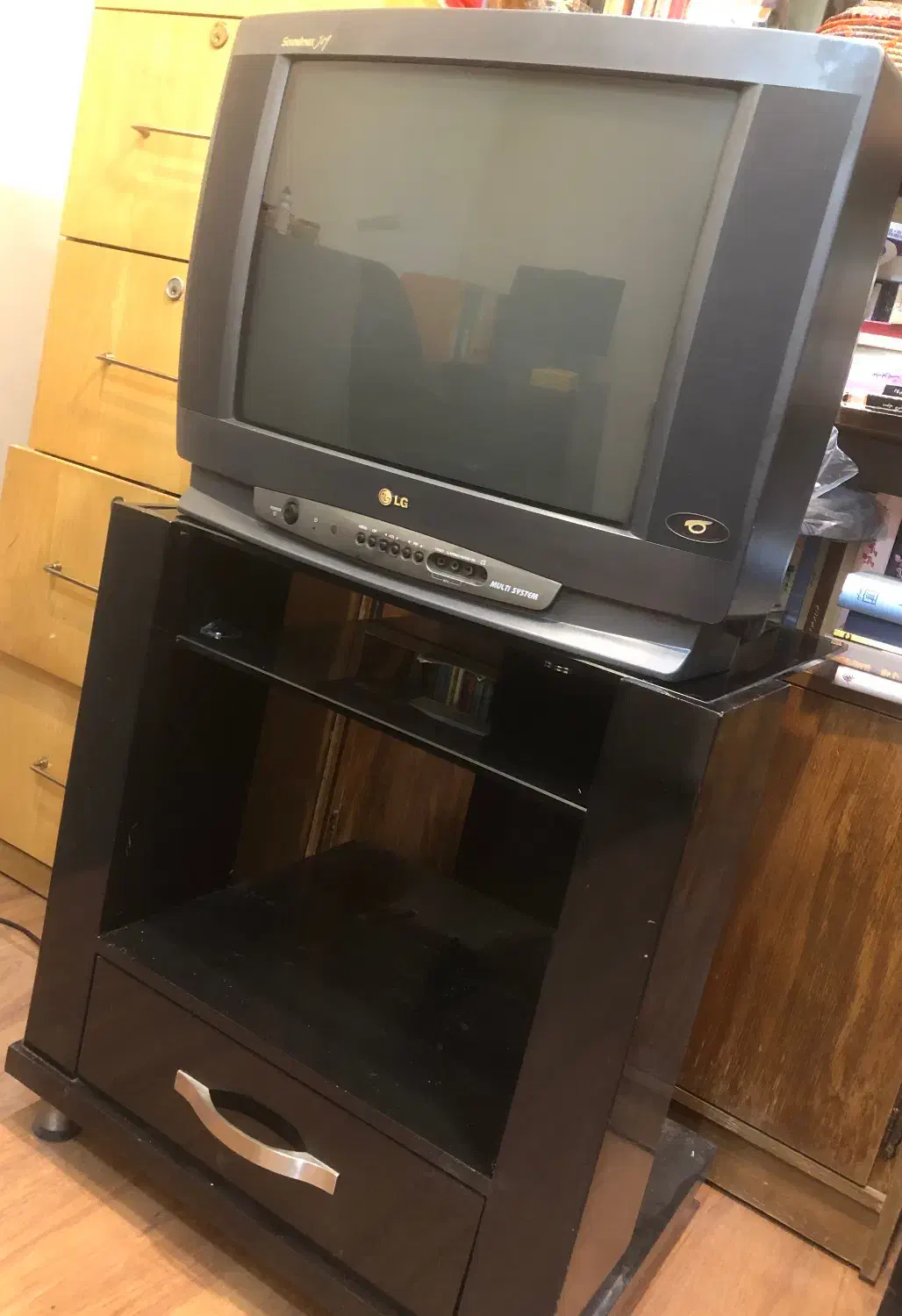 تلویزیون ال جی و میز زیر تلویزیون|تلویزیون و پروژکتور|تهران, ستارخان|دیوار