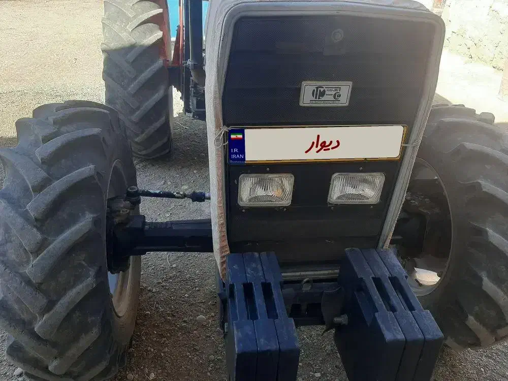 تراکتور|خودرو سنگین|میانه, |دیوار