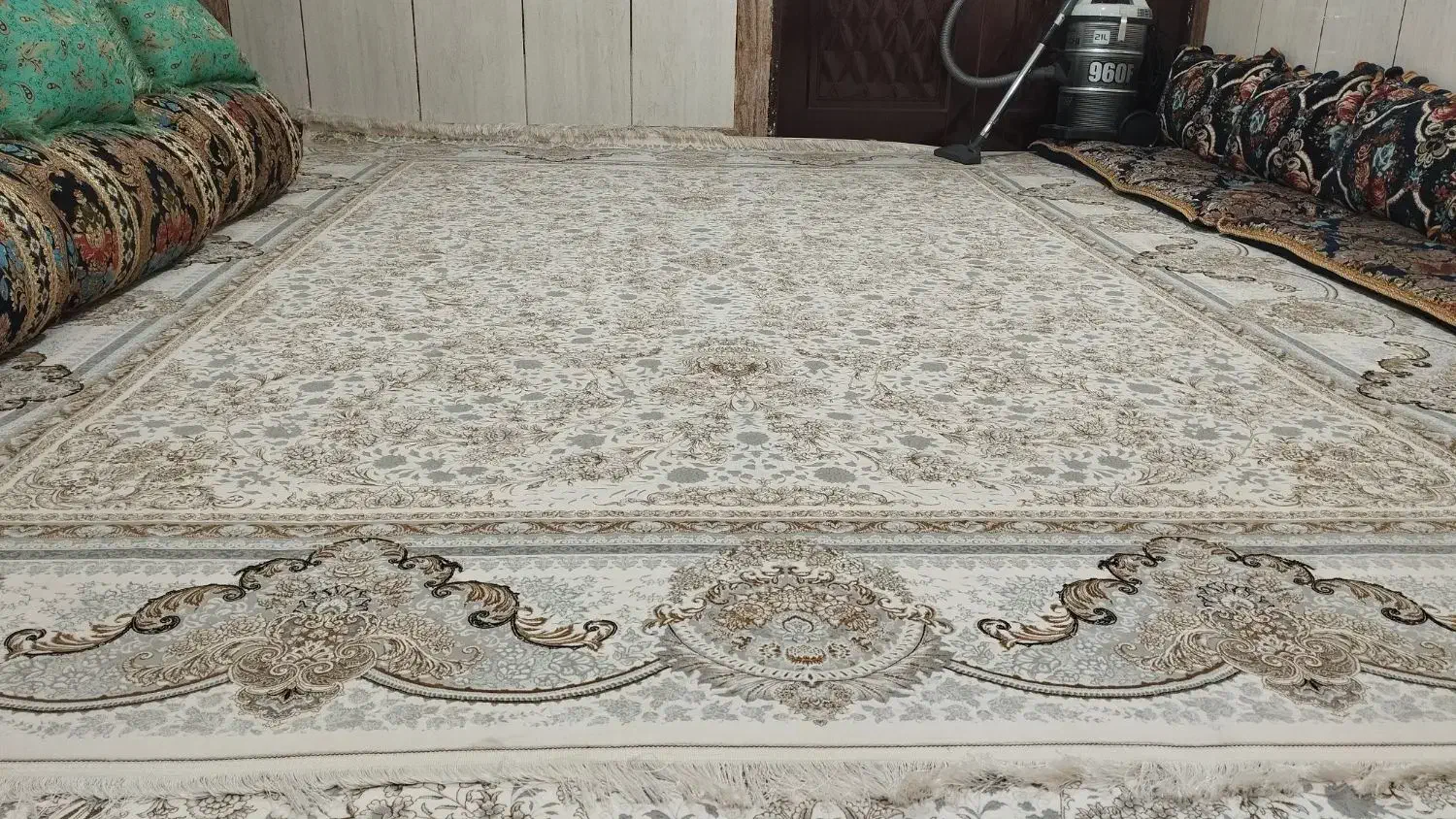 فروشی فرش 1500شانه تراکم 4500اصلی|فرش|سراوان, |دیوار