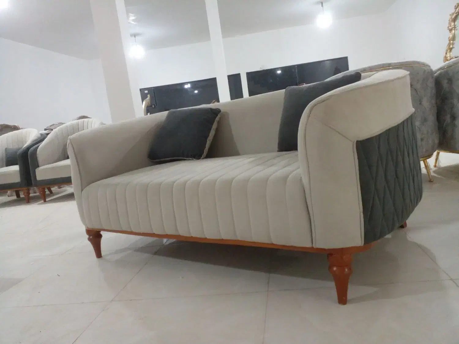 مبل راحتی رادین اماده|مبلمان خانگی و میز عسلی|رباطکریم, شهرک صنعتی سبلان|دیوار