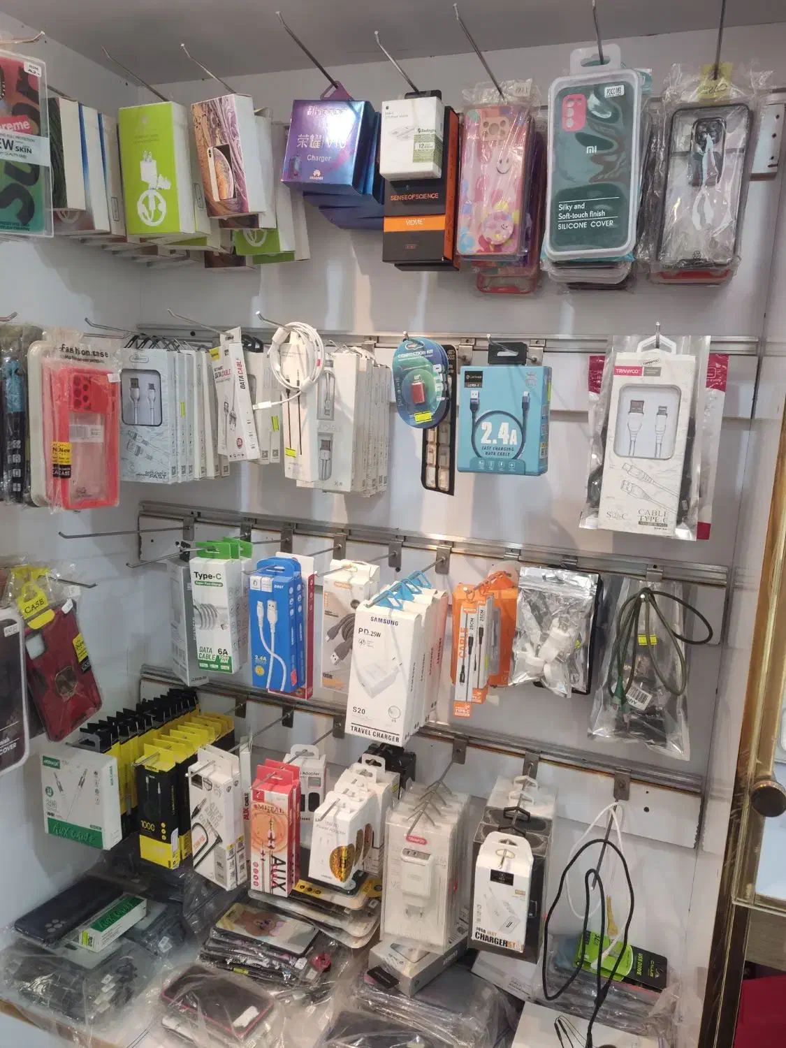 لوازم جانبی موبایل|لوازم جانبی موبایل و تبلت|فولادشهر, B8|دیوار