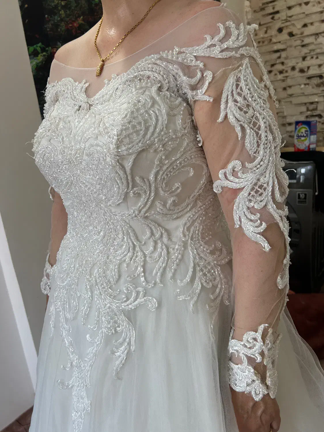 تعدادی لباس عروس مزون|لباس|شیراز, قلعه شاهزاده بیگم|دیوار