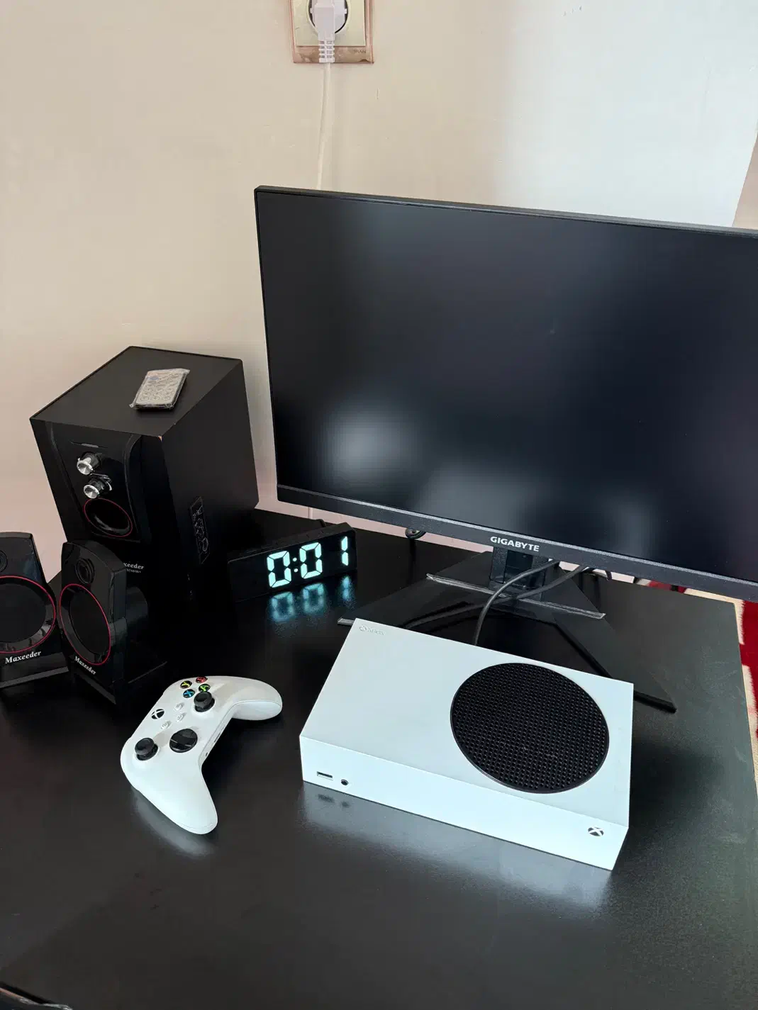به همراه مانیتور و میز Xbox series S|کنسول، بازی ویدئویی و آنلاین|فارسان, |دیوار