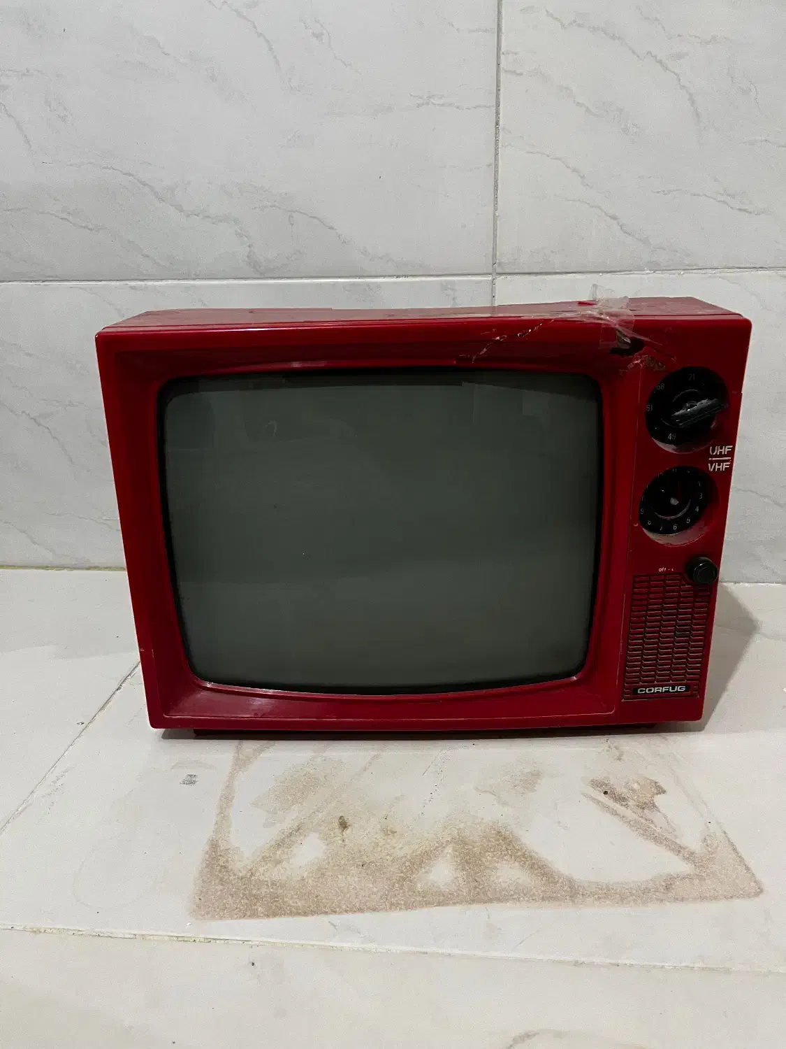 تلوزیون قدیمی|کلکسیون اشیاء عتیقه|ابریشم, |دیوار