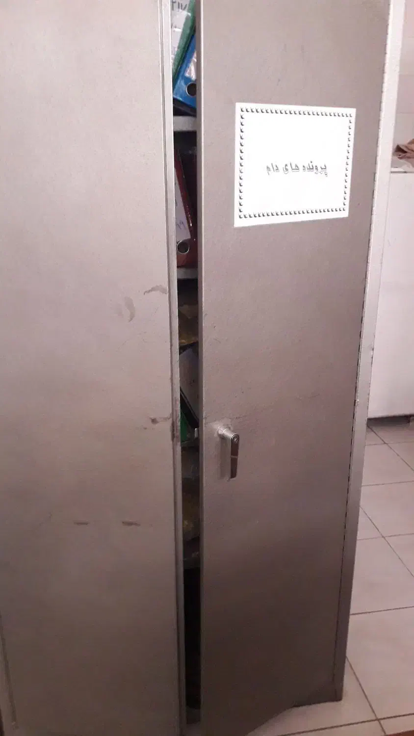 صندلی .میز .کمد فلزی بایگانی.یخچال|دفتر کار|لار, |دیوار