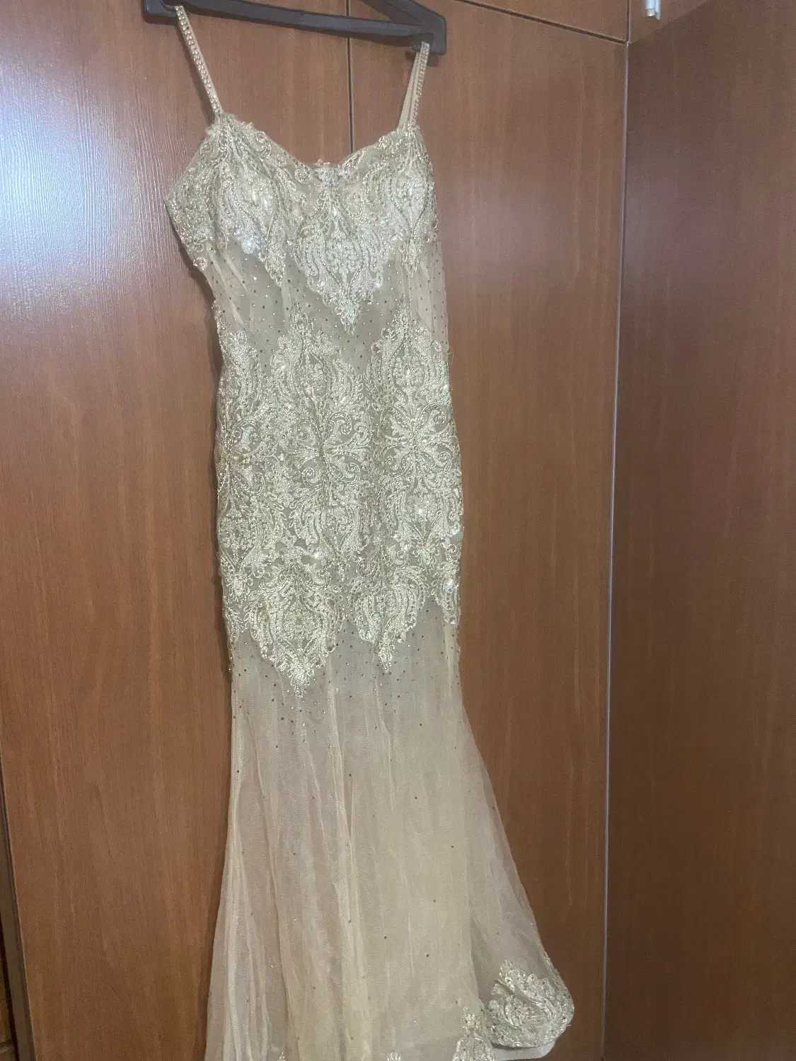 پیراهن مجلسی|لباس|ری, فیروزآبادی|دیوار