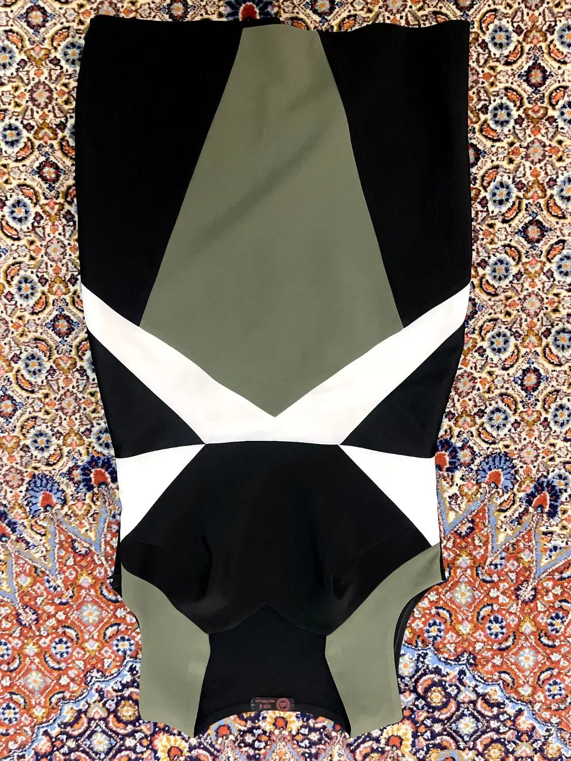 لباس مجلسی|لباس|سبزوار, ابوریحان|دیوار