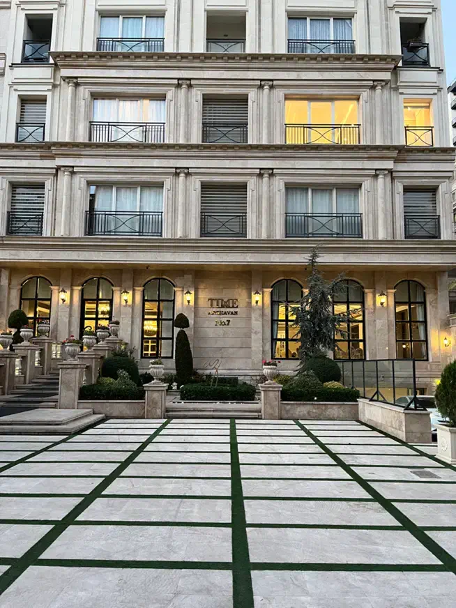 220متر/ تاپ لوکیشن بلوار/ برند سعادت آباد