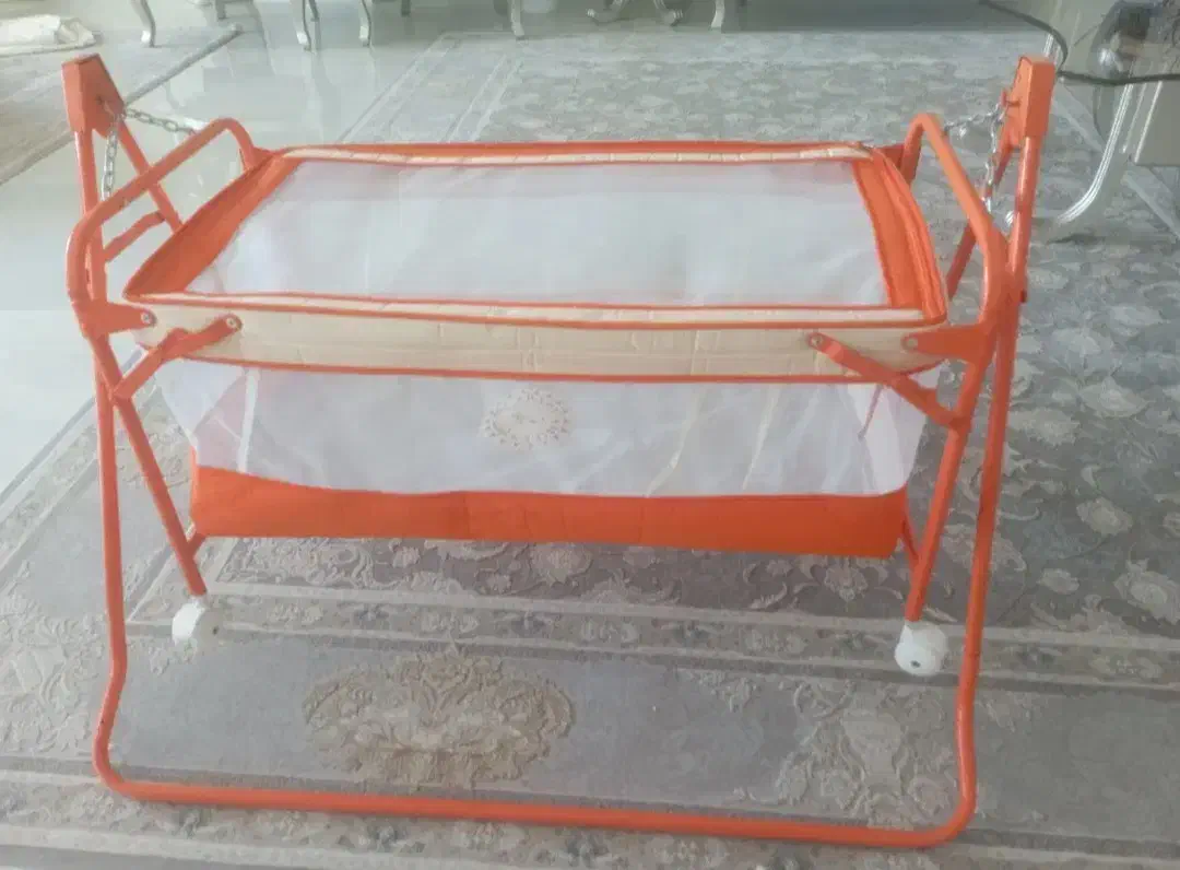 گهواره|تخت و سرویس خواب|قهدریجان, |دیوار