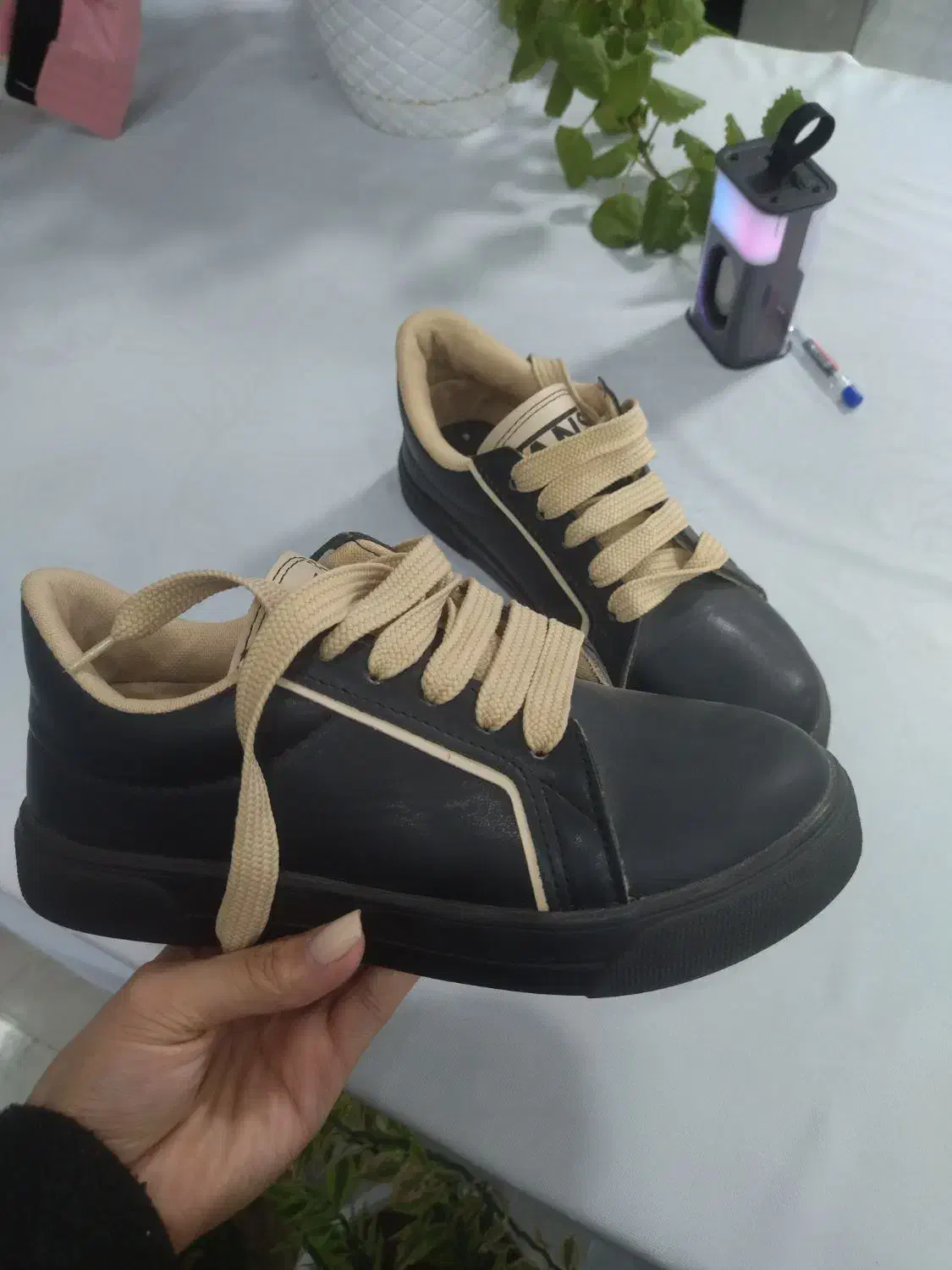 کفش اسپرت|کیف، کفش، کمربند|سقز, |دیوار