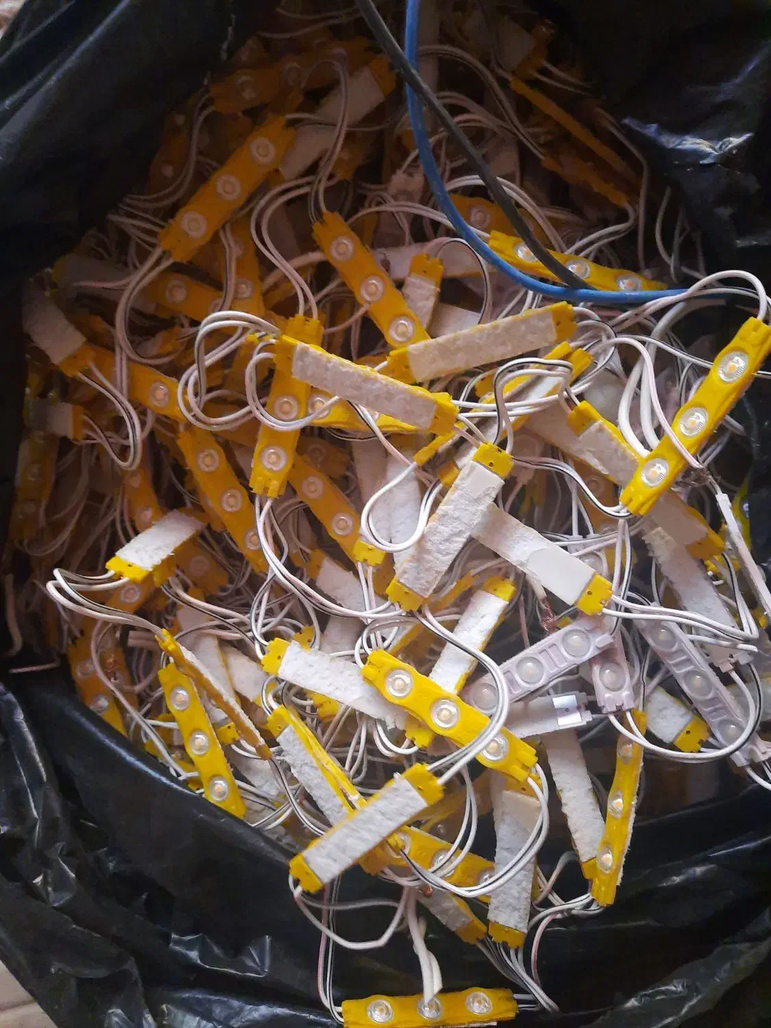 ریسه نوری کار کرده حدودا ۵۰تا ۶۰متر|ریسه و چراغ تزئینی|شیراز, لشکری‎|دیوار