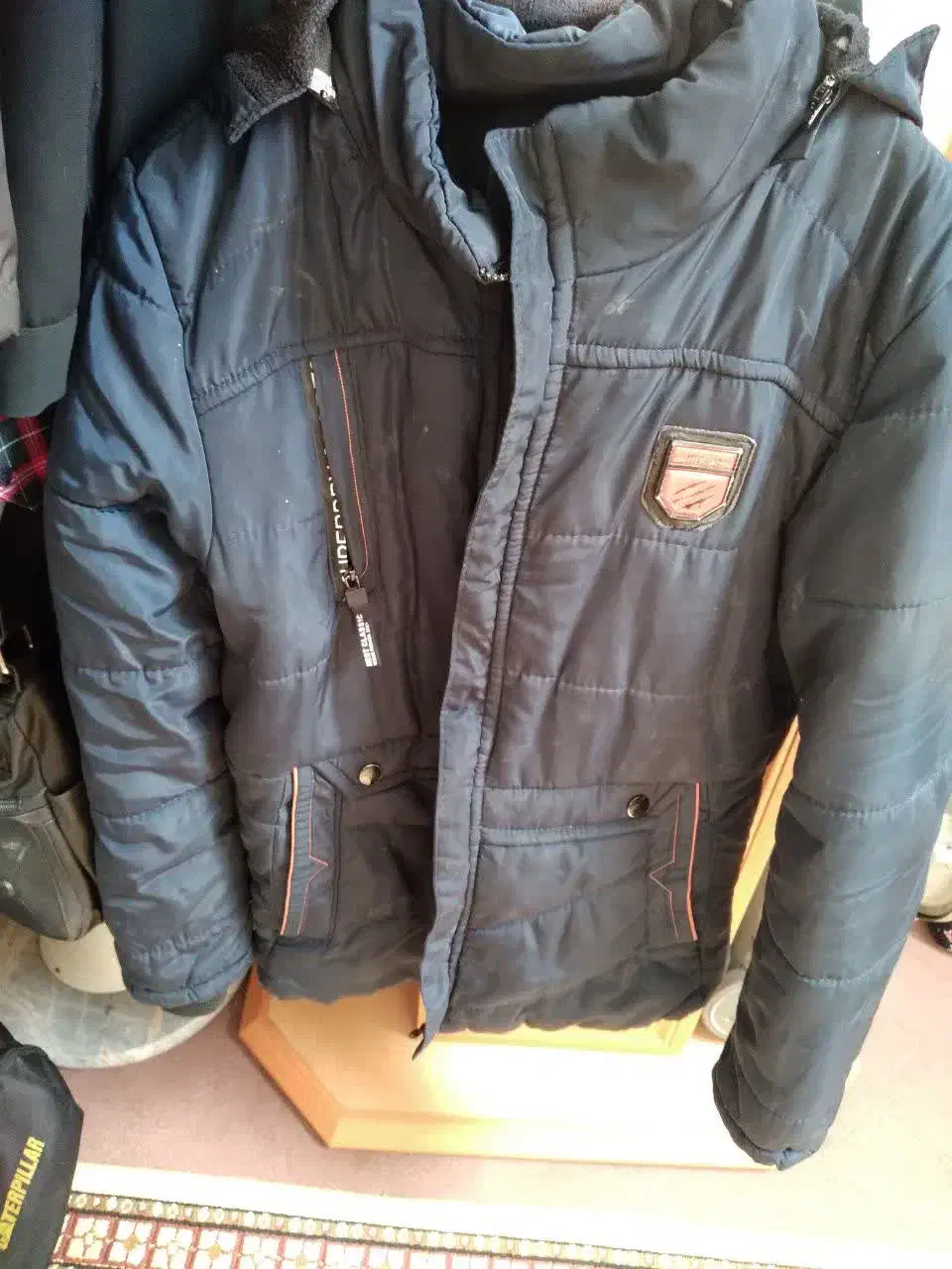 کاپشن|لباس|قم, تعویض پلاک|دیوار