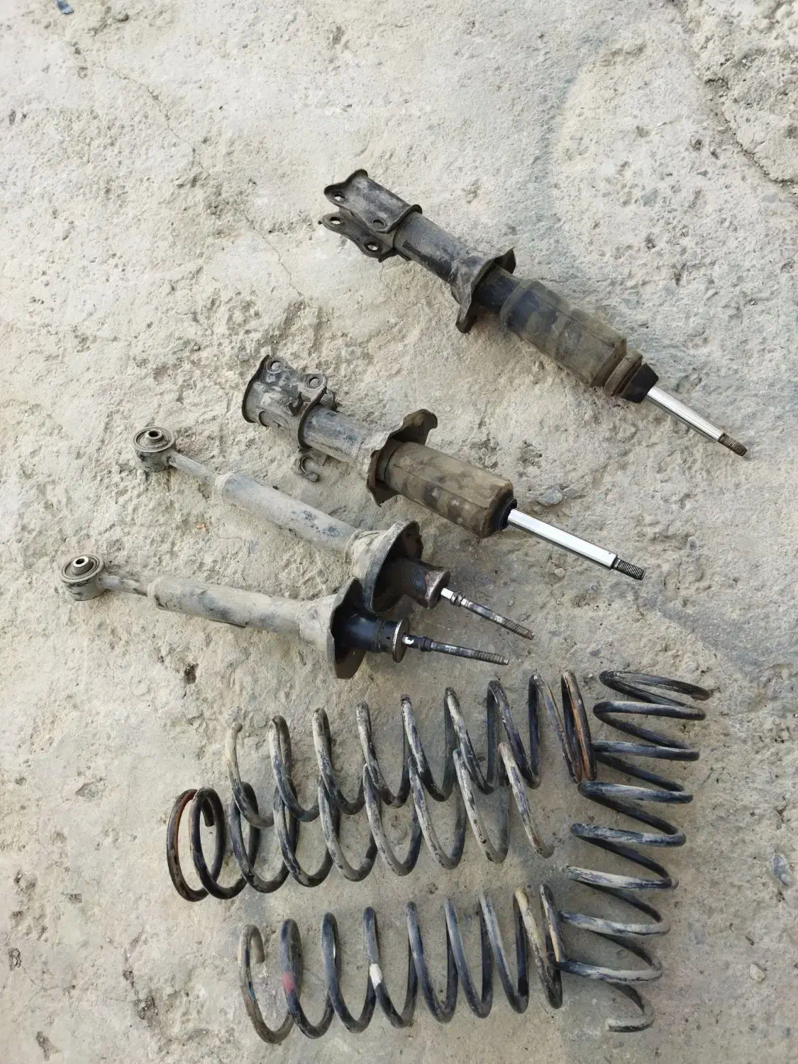 چهار عدد کمک و فنر پراید  سالم|قطعات یدکی و لوازم جانبی|همدان, |دیوار