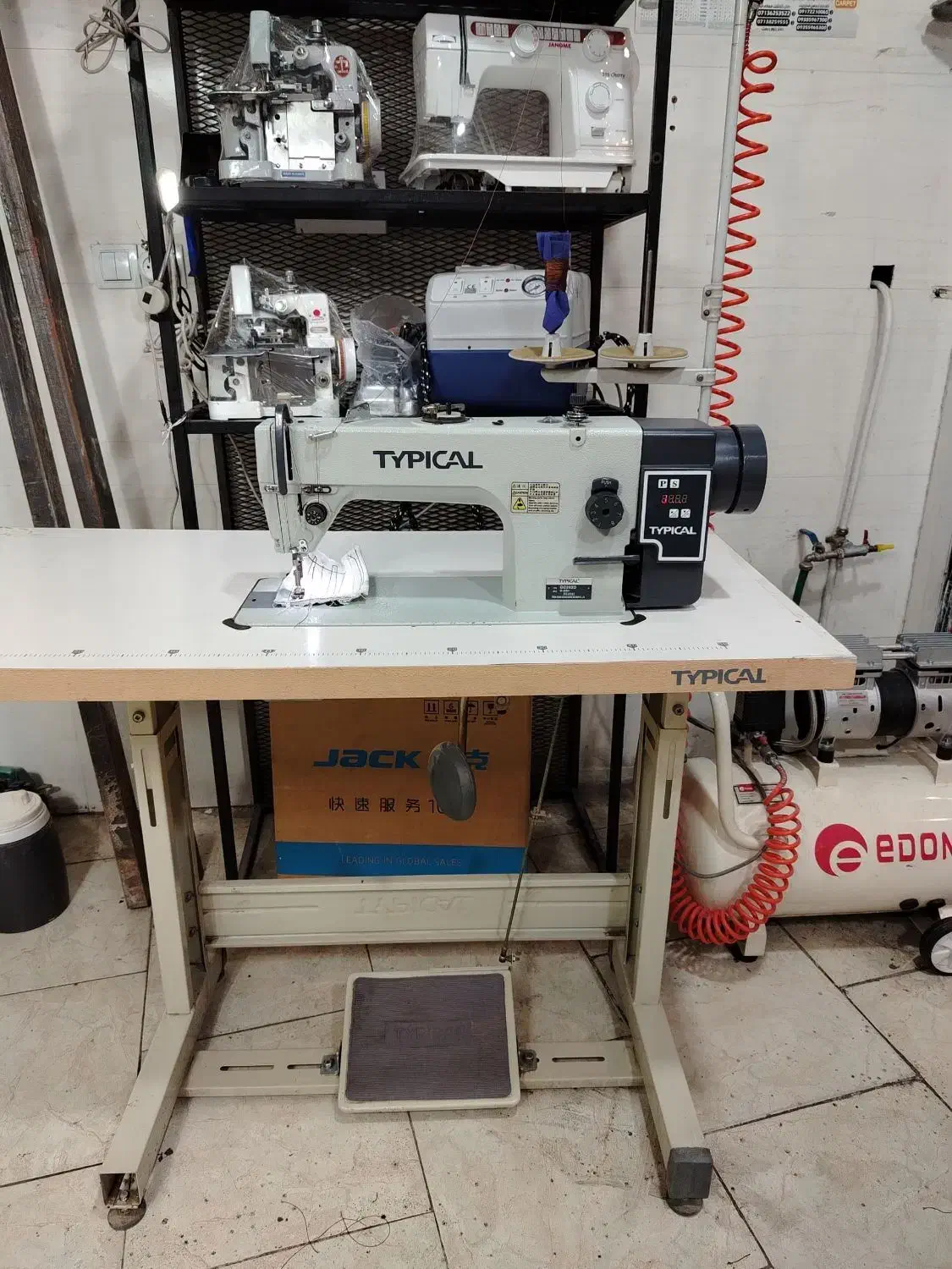 تک پایه تیپیکال ۸ درجه کمپلت درشت در حد|چرخ خیاطی و ریسندگی|شیراز, شاهچراغ|دیوار