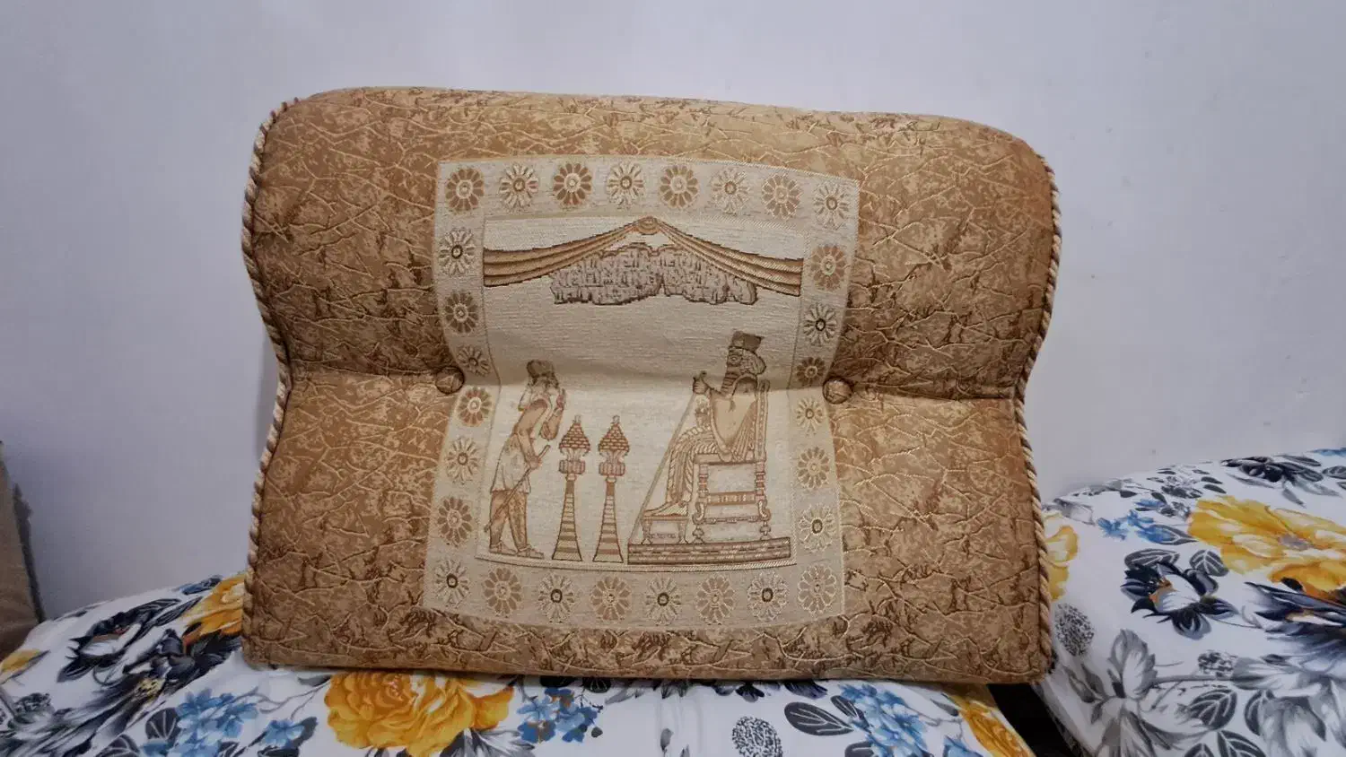 پشتی طرح هخامنشی|پشتی|شهرضا, |دیوار