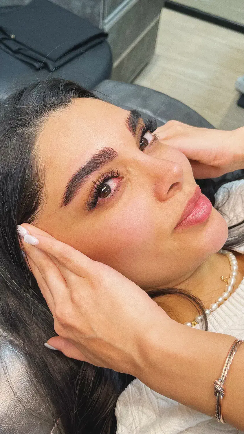 مدل چشم رنگی در سالن ال بیوتی لاهیجان نیازمندیم|خدمات آرایشگری و زیبایی|لاهیجان, گلستان|دیوار