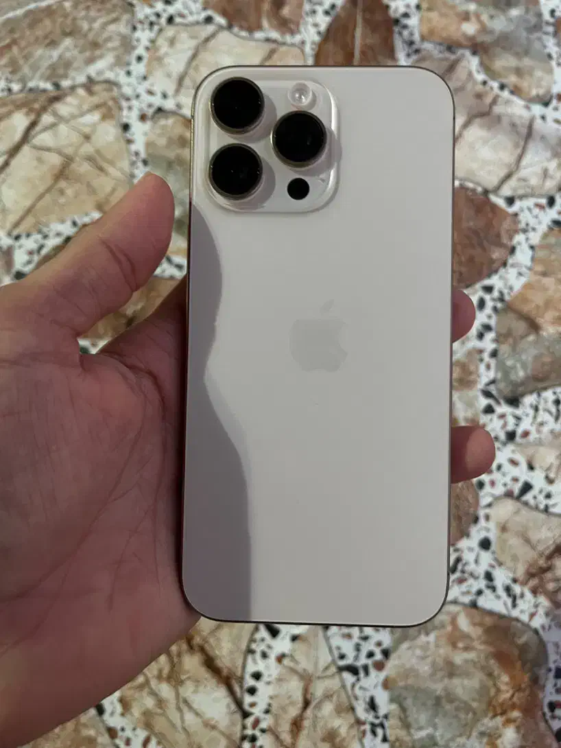 Iphone 16promax ریجستر شده ۱۶ماه گارانتی صحرایی|موبایل|قشم, |دیوار