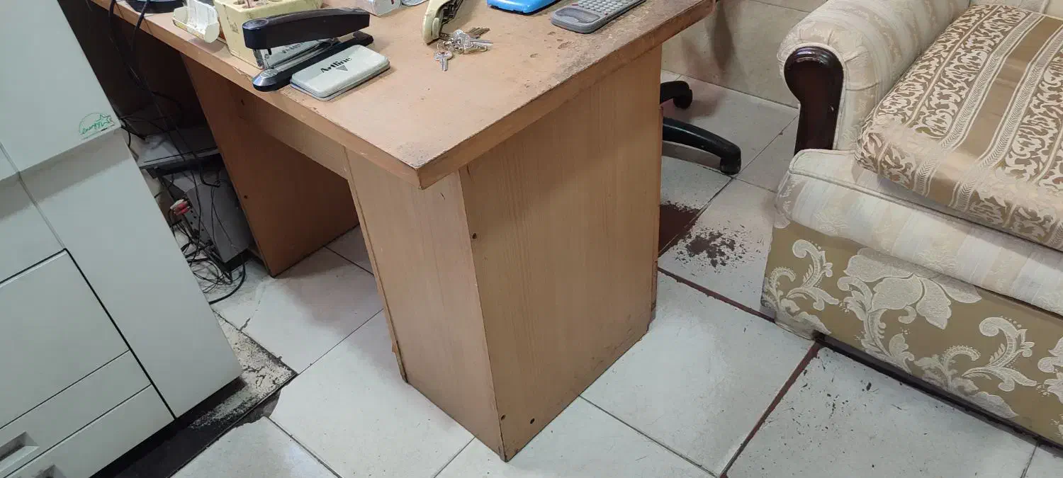 فروش دوعددصندلی گردون با یک میز کامپیوتر|صندلی و نیمکت|تبریز, |دیوار