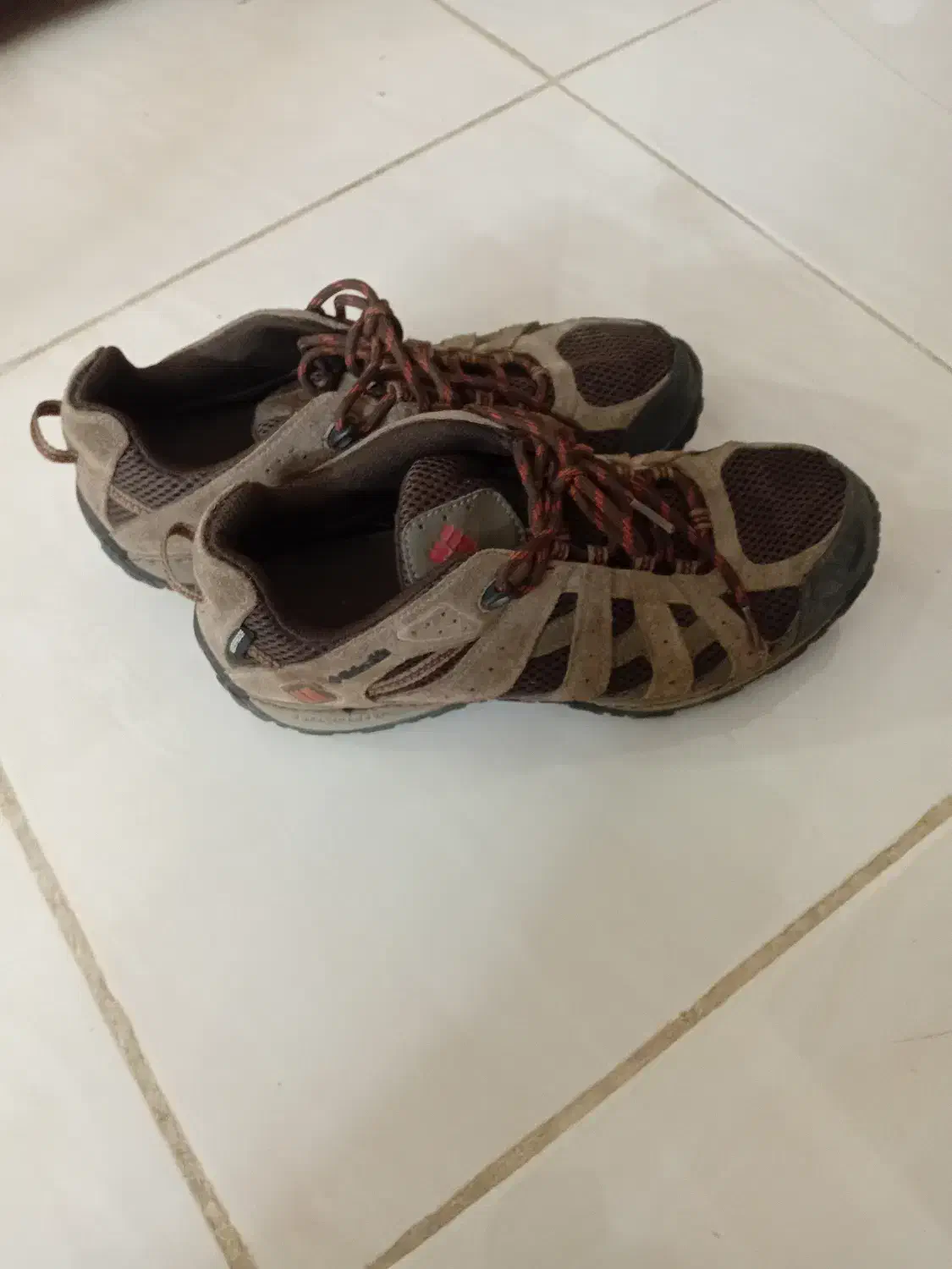 کفش کوه نوردی کلمبیا|کیف، کفش، کمربند|قدس, شهر‌قدس|دیوار