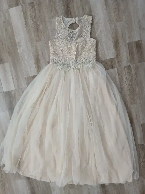 لباس مجلسی‌ها|لباس|اردبیل, |دیوار