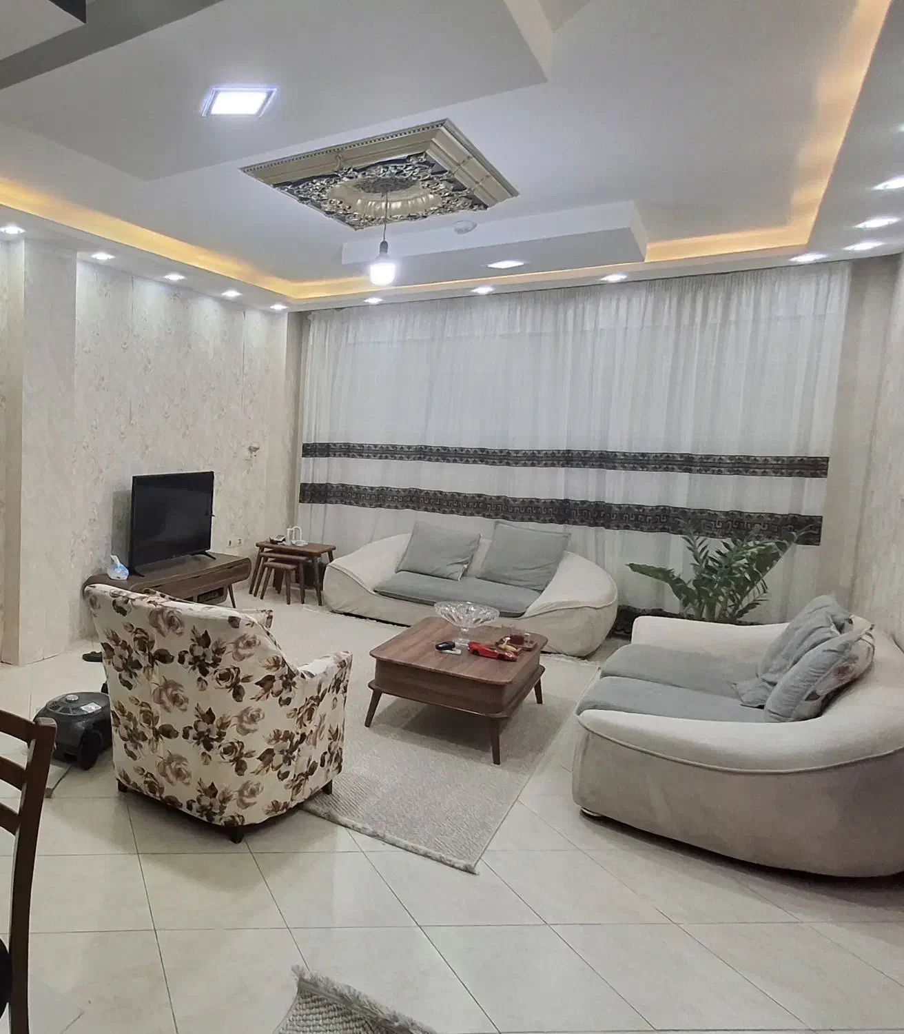 مبل راحتی|مبلمان خانگی و میز عسلی|فولادشهر, مسکن مهر فولادشهر|دیوار