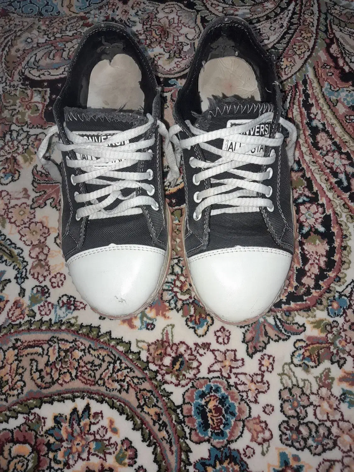 کفش|کیف، کفش، کمربند|نیشابور, سرآب کوشک|دیوار