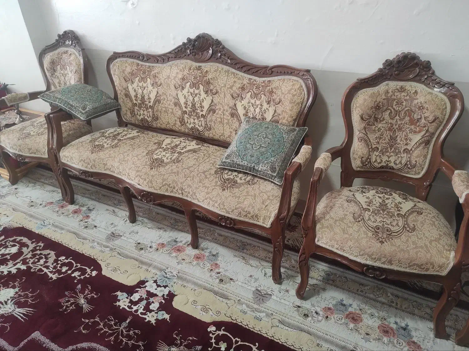 مبل|مبلمان خانگی و میز عسلی|صحنه, |دیوار